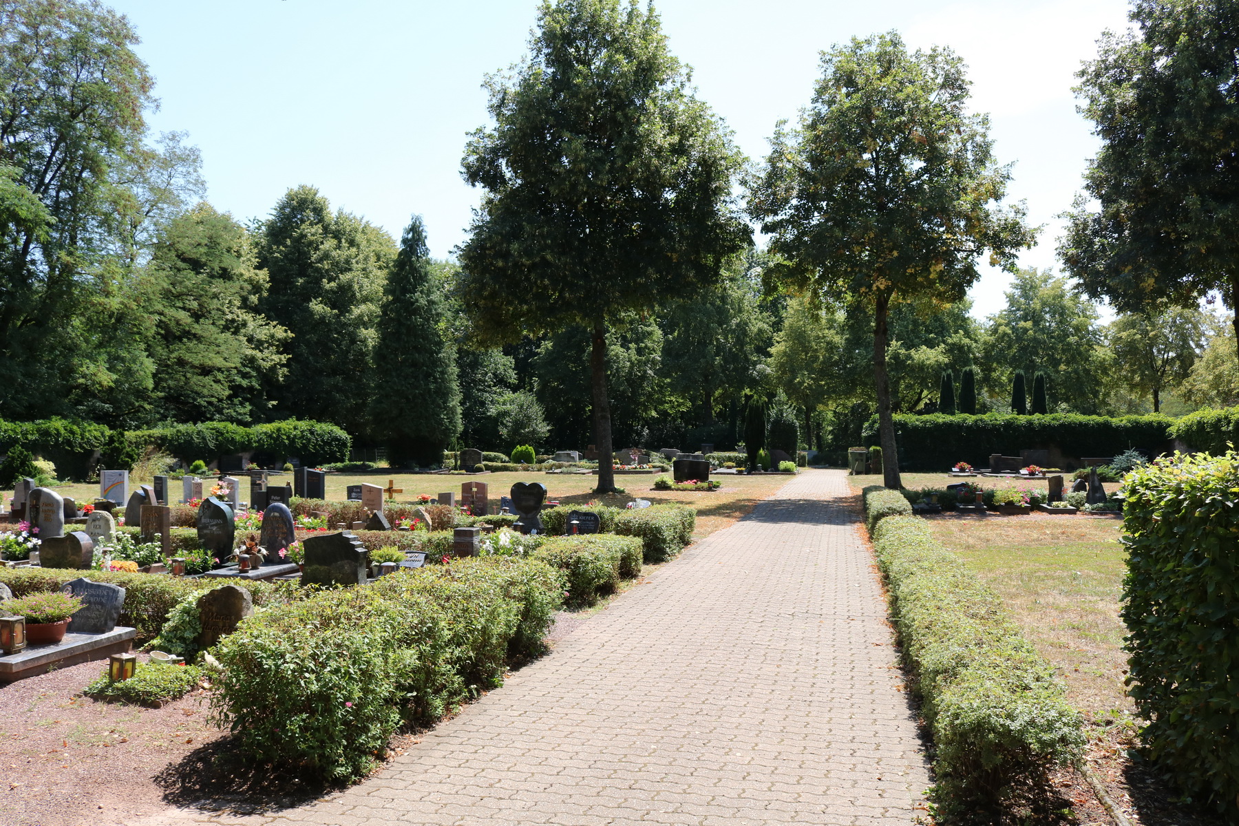 Das Foto zeigt den Friedhof im Stadtteil Schwemlingen.