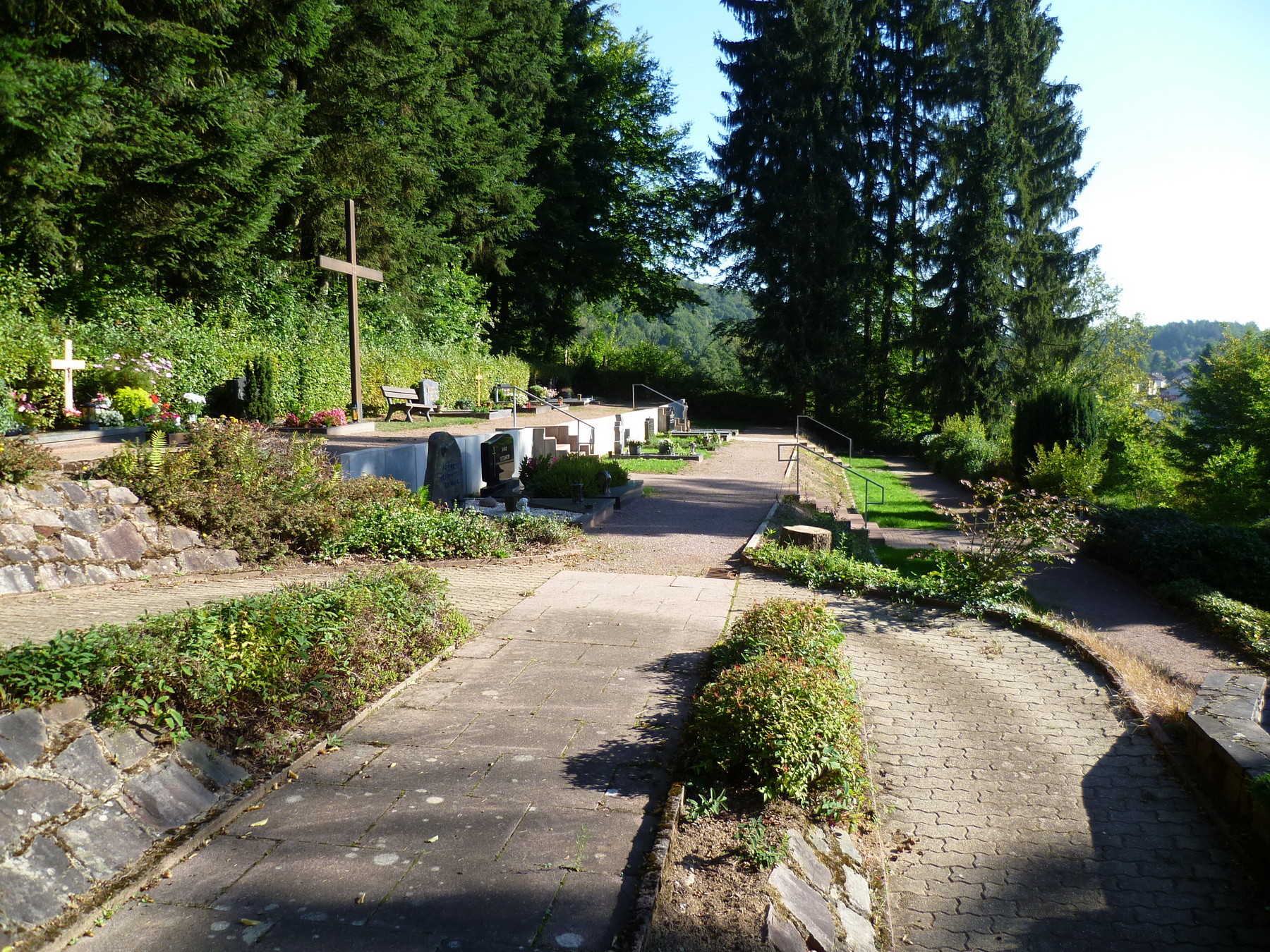 Das Foto zeigt den Friedhof im Stadtteil Weiler.