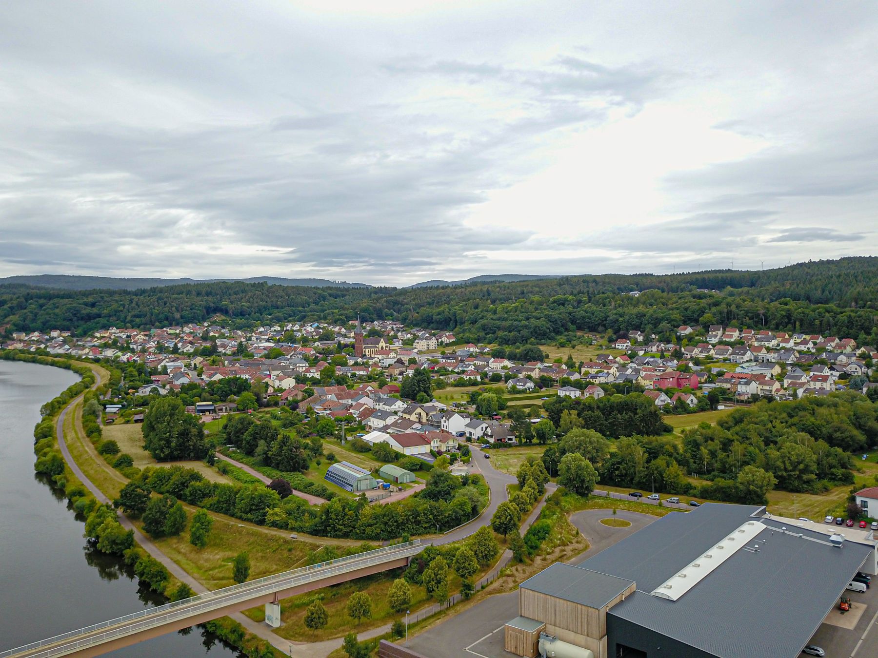 Das Foto zeigt eine Luftaufnahme vom Stadtteil Besseringen.