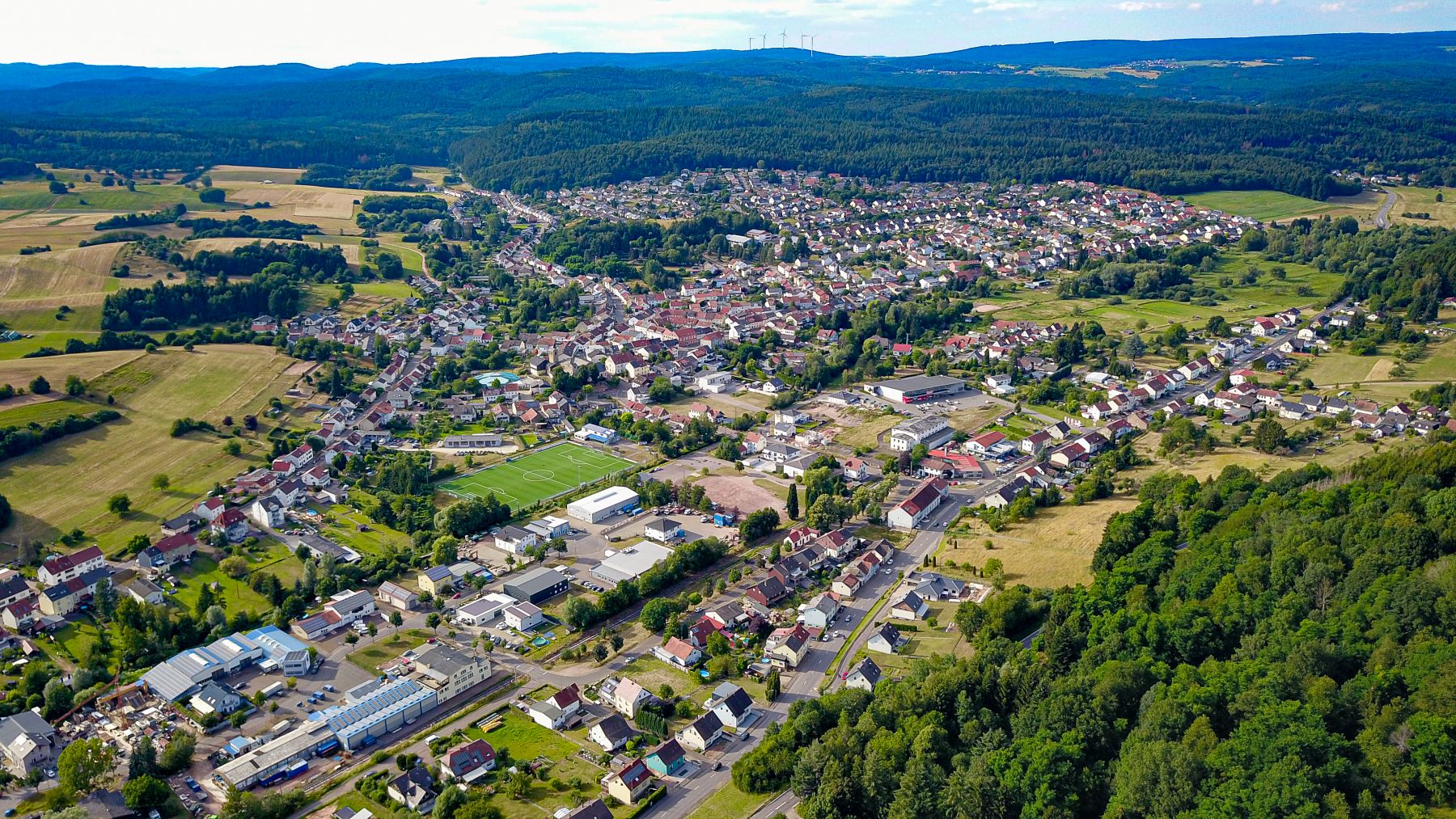 Das Foto zeigt eine Luftaufnahme vom Stadtteil Brotdorf.