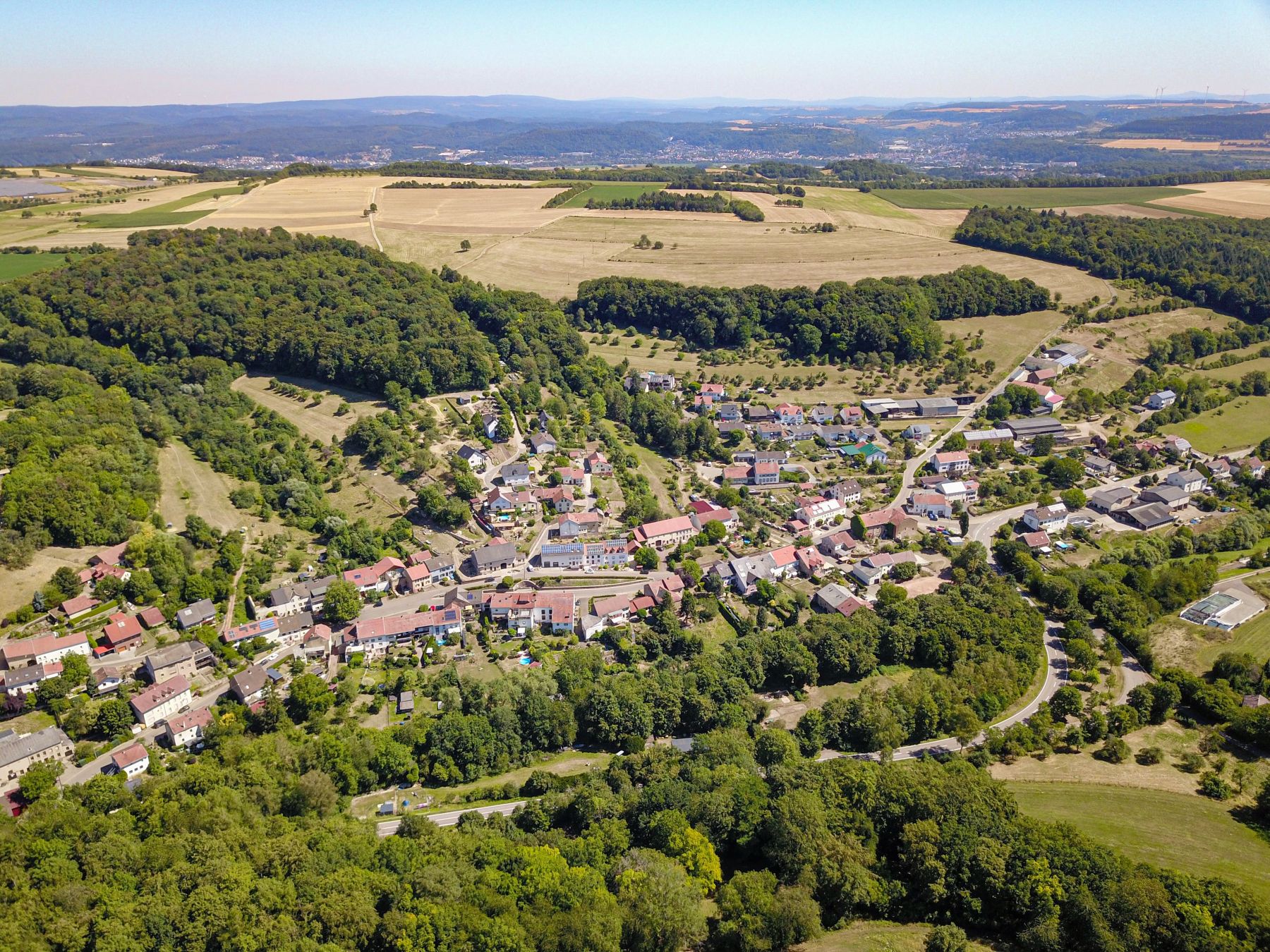 Das Foto zeigt eine Luftaufnahme vom Stadtteil Silwingen.