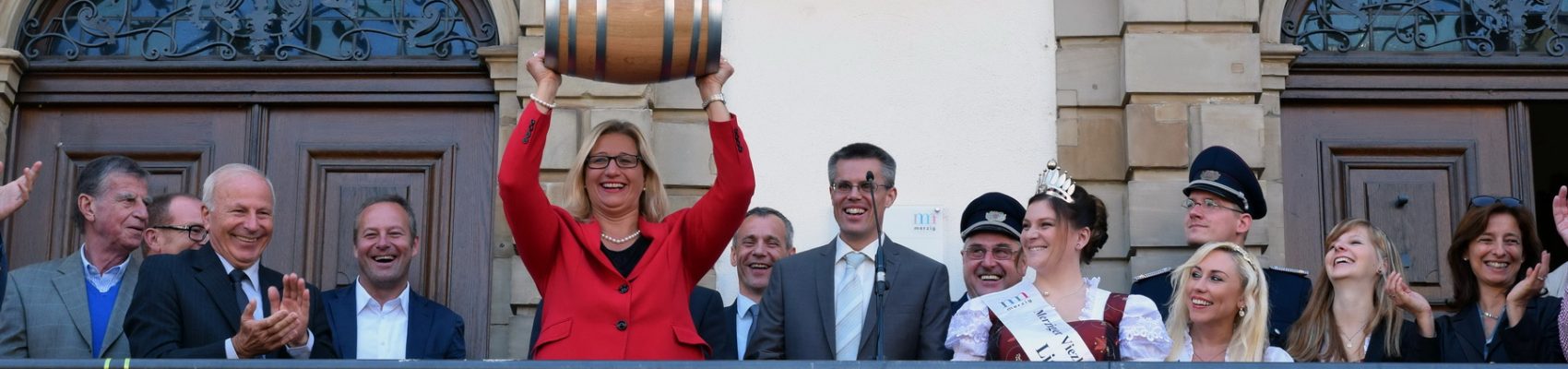 Das Foto zeigt die damalige Wirtschaftsministerin Anke Rehlinger bei der Eröffnung des Viezfestes.