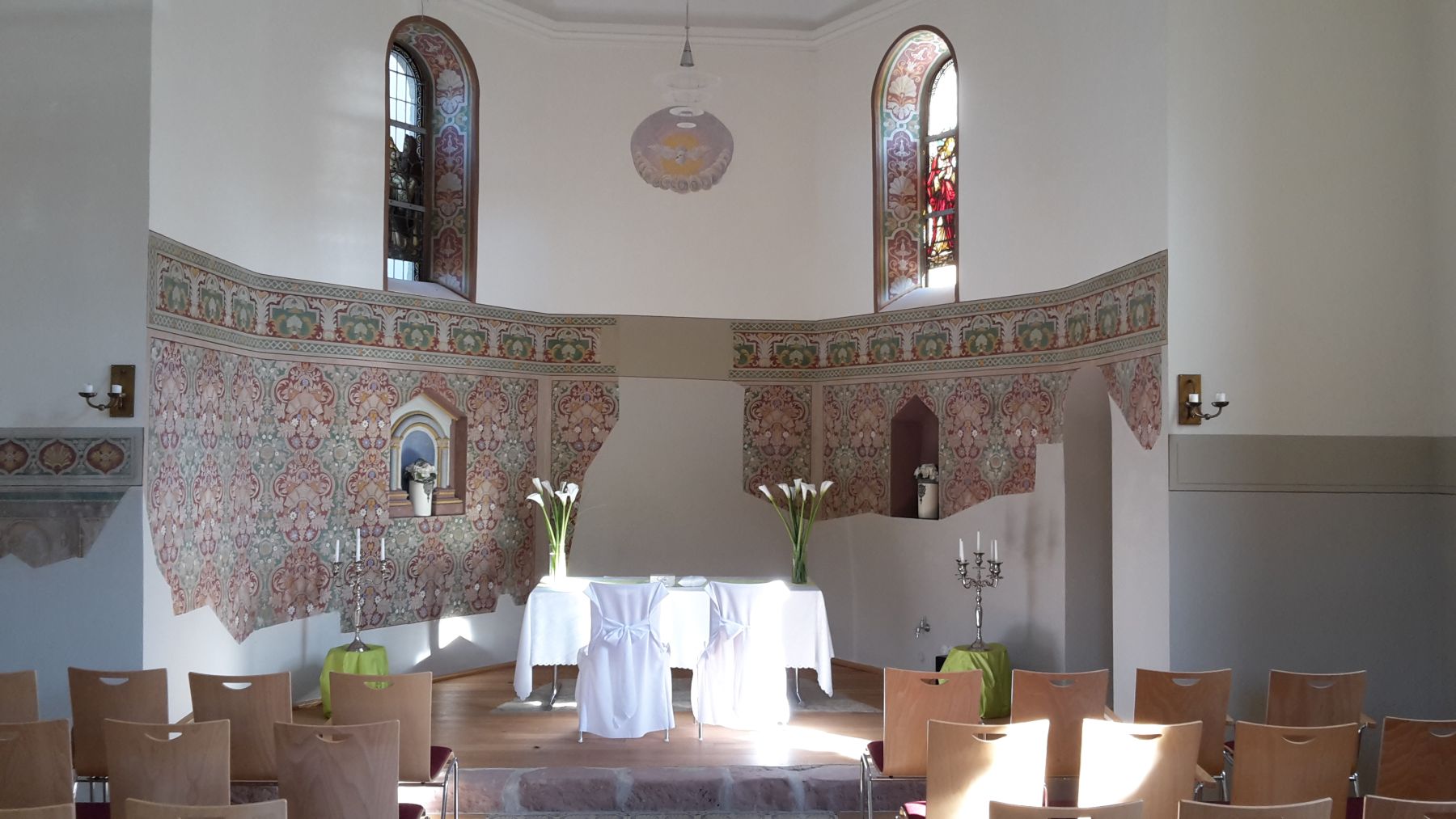 Das Foto zeigt die Innenansicht der Kapelle Wellingen.