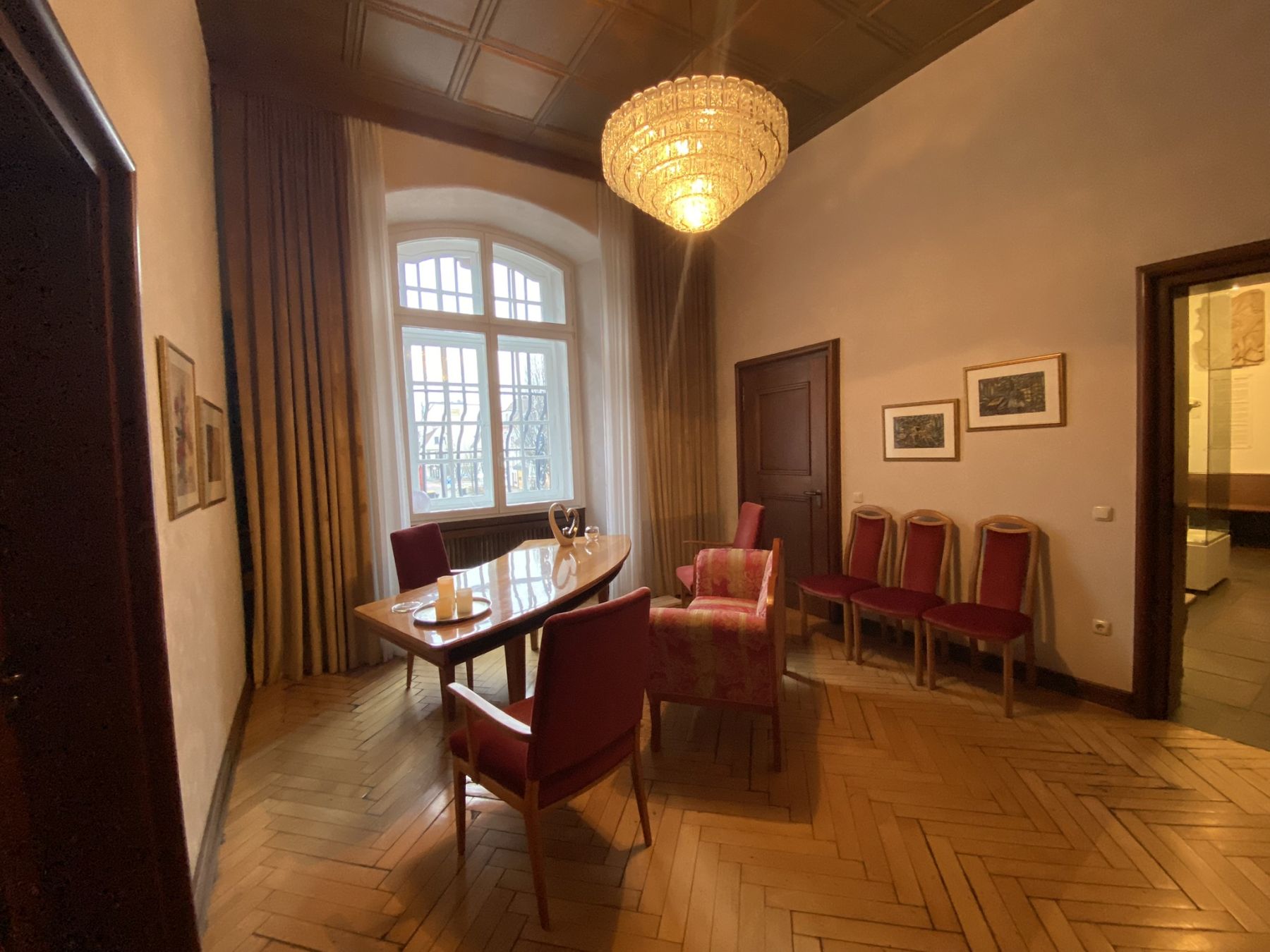 Das Foto zeigt das Trauzimmer im Stadthaus.