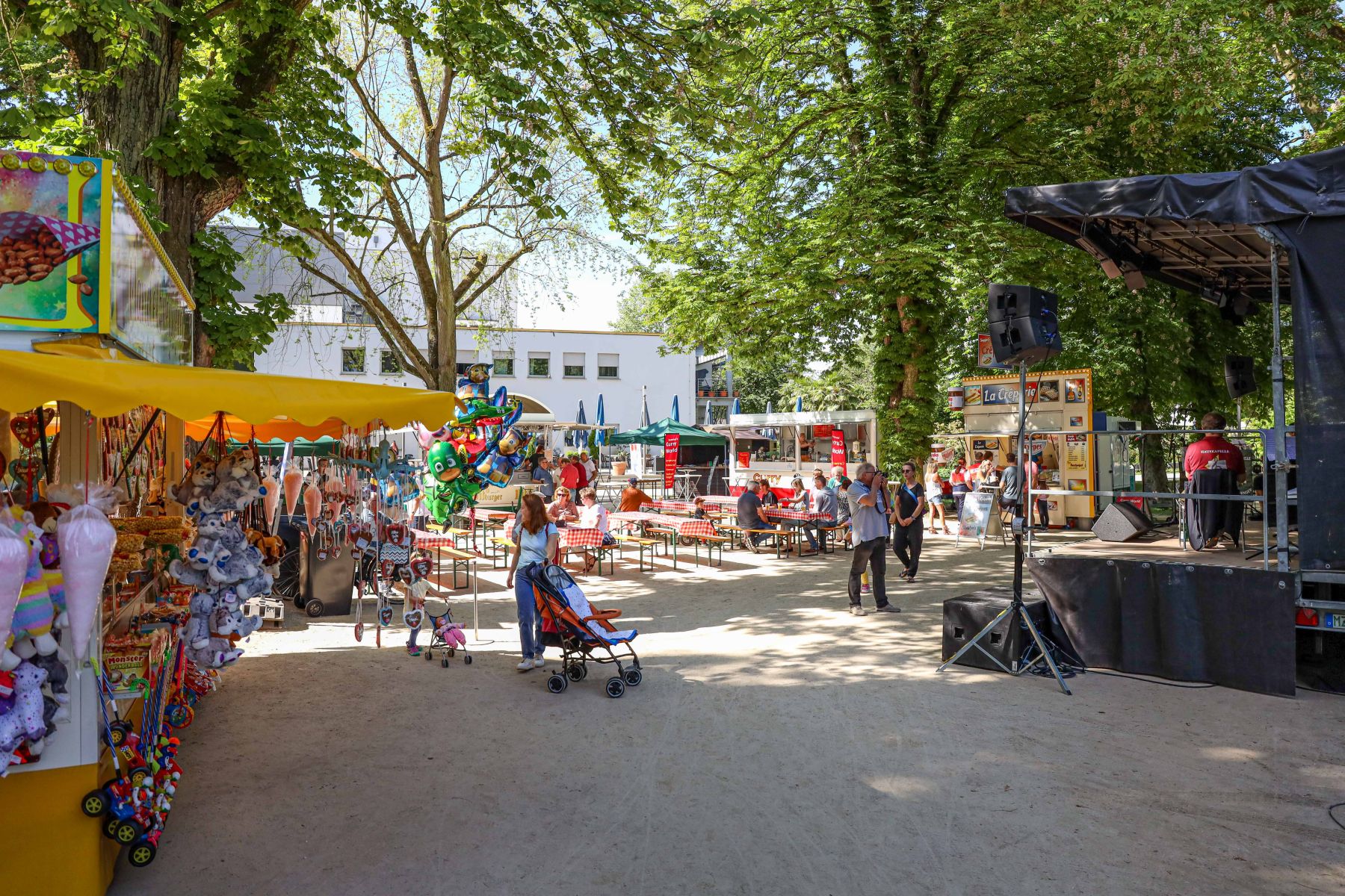 Das Foto zeigt die Event-Zone von SAAR PEDAL im Merziger Stadtpark.