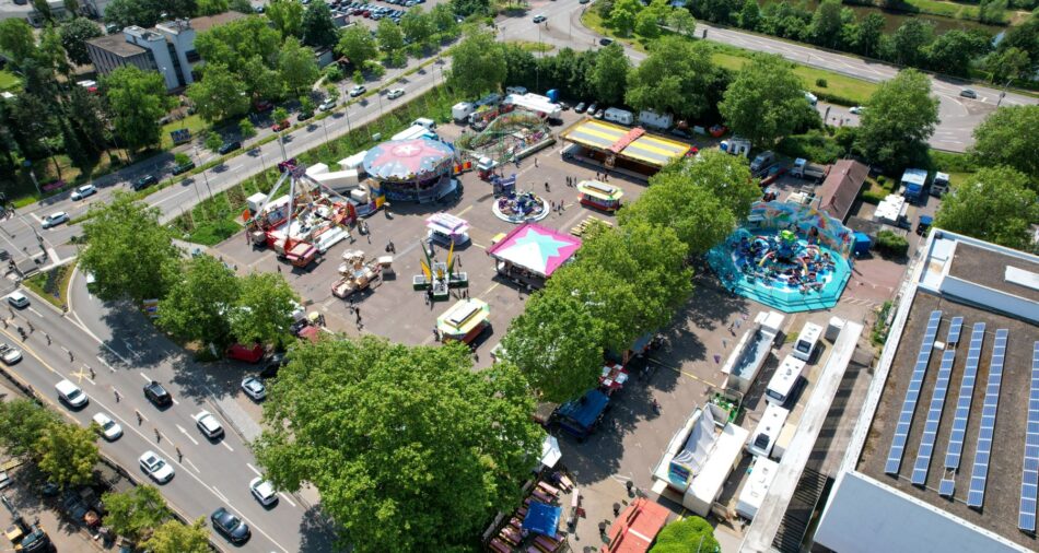 Drohnenaufnahme der Sommerkirmes 2024