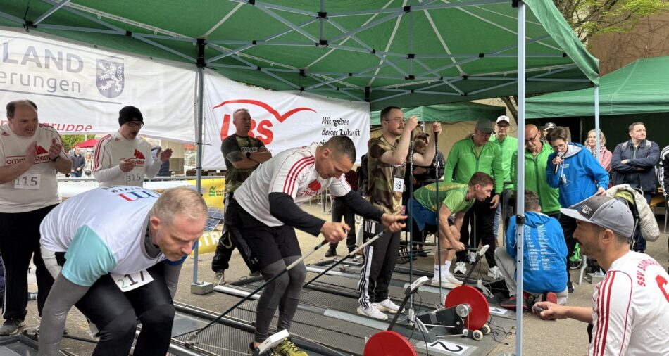 Das Foto zeigt die Teilnehmer der Biathlon-Tour 2025 - Merzig in Aktion.