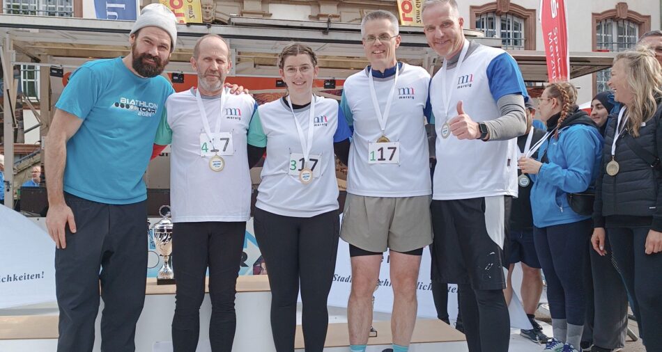 Das Foto zeigt das Team Kreisstadt Merzig 1 der Biathlon-Tour 2025 mit Olympiasieger Michael Rösch.