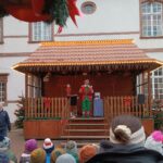 Zauberwichtel Lukas Hefner auf der Bühne beim Merziger Kinderwinter