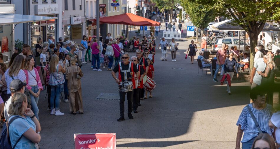 Einmarsch des Fanfarencorps Die Särkower zur Krönung der Viez-Hoheiten 2024