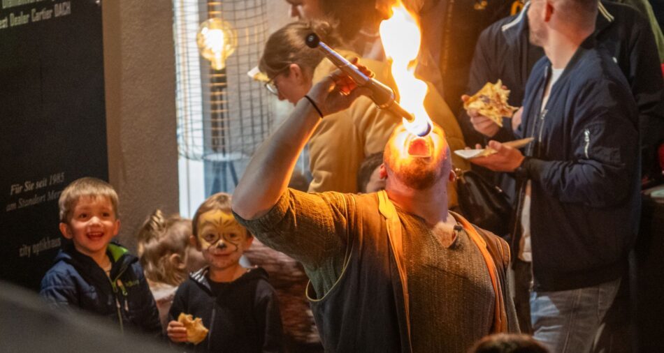 Feuerspucker beim Mondscheinmarkt 2024