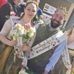 Viezkönigin Jule I., Viezprinzessin Vanessa und Linsenkönig Matthias I. mit Rosen