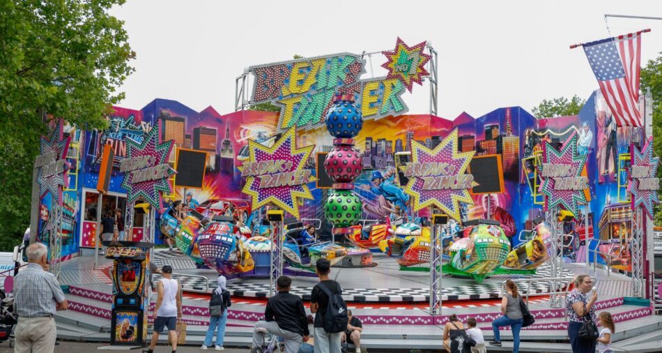 Fahrgeschäft Break Dancer auf der Sommerkirmes 2025