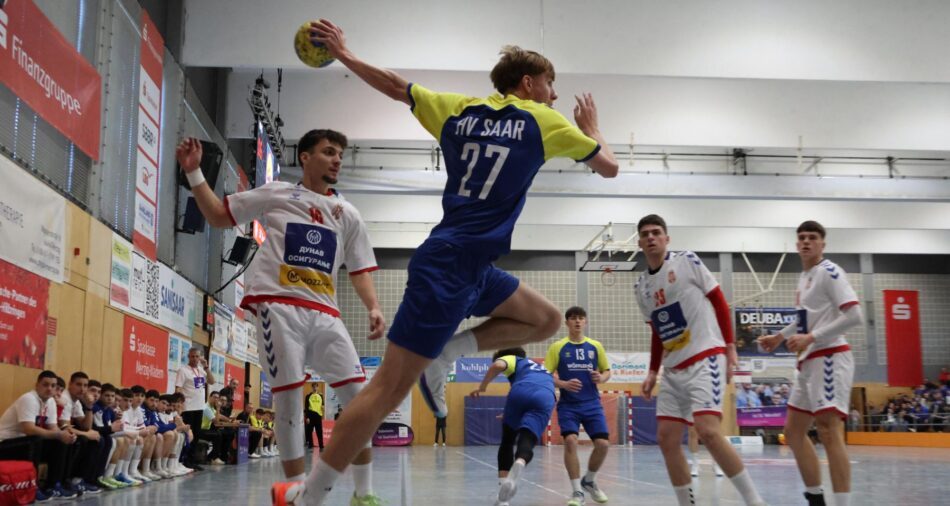 Merziger Jonas Friedrich beim Wurf aufs Tor (2025)