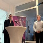 Innenminister Reinhold Jost am Mikrofon