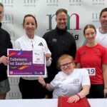 Franziska Preuß, Johanna Recktenwald und Team der Kreisstadt Merzig mit Dabei Sein Ist Saarland!-Schild