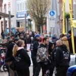Menschen in der Fußgängerzone