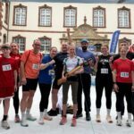 Promi-Staffel mit strahlenden Gewinnern (Biathlon Tour 2026)