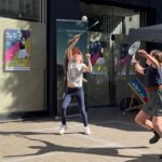 Zwei Mädchen spielen Tennis auf der Sportmeile 2026