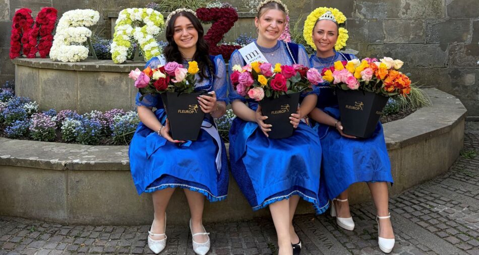 Viezkönigin mit Prinzessinnen und Rosen aus dem fairen Handel