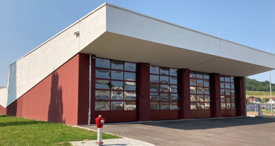 Frontalansicht auf das Feuerwehrgerätehaus Brotdorf