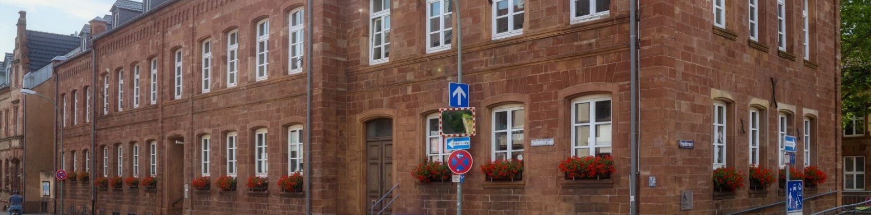 Frontansicht auf die Stadtbibliothek